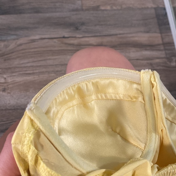 Princess Polly yellow satin corset. - Picture 13 of 13